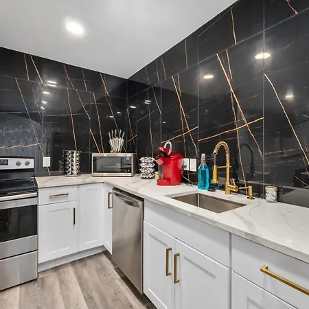 Charming 1Br Heights Apt With Pool And Free Park